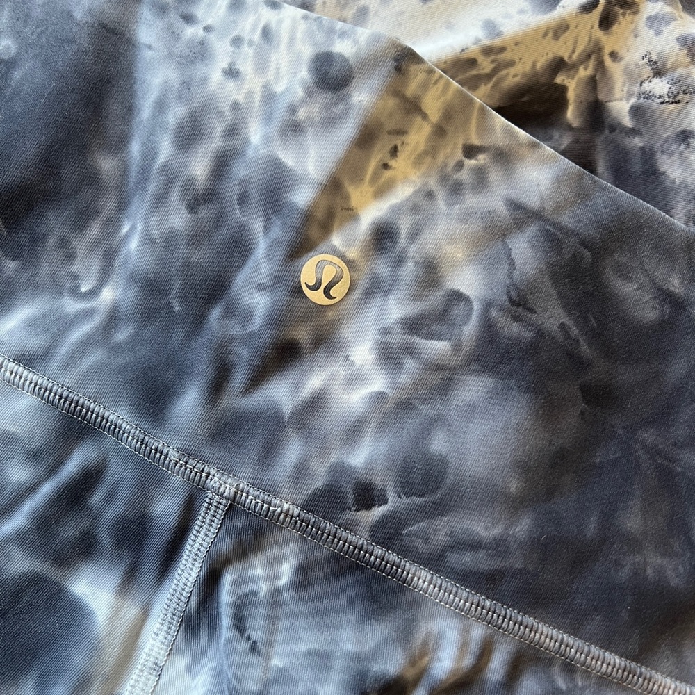 Lululemon size 14 Large XL mid length leggings